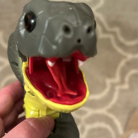 Cobra Fingerling Reptile Toy -  Green and Yellow - Picture 5 of 6